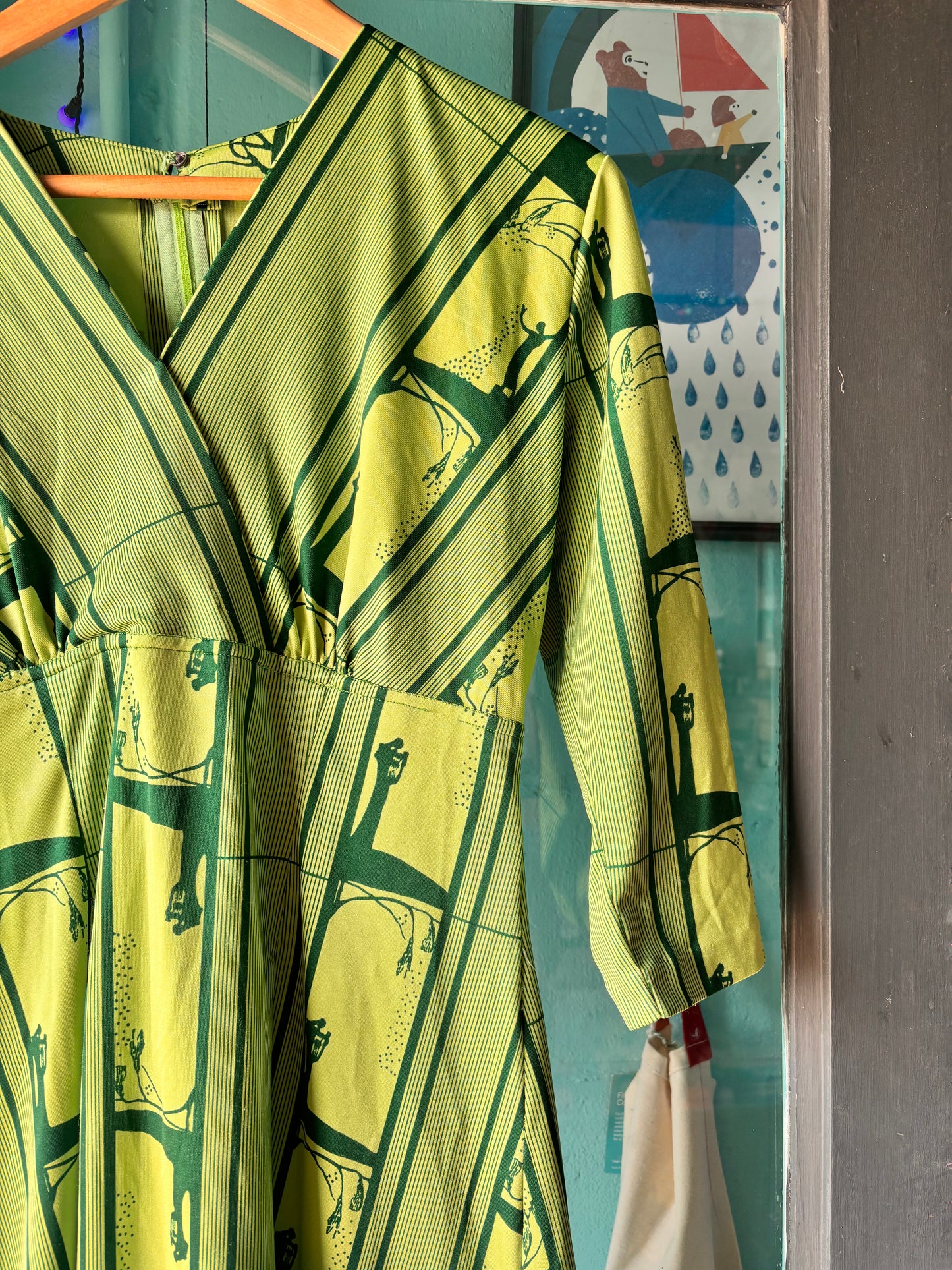 Vintage 1970s Green Graphic Print Dress