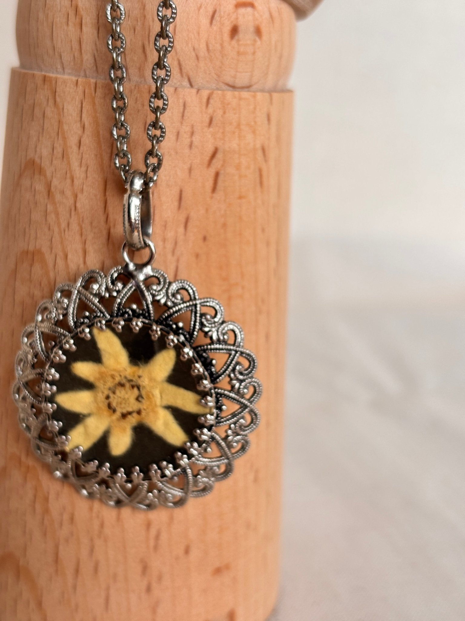 1970s Edelweiss Silver Filigree Pendant Necklace - I'd Wear That