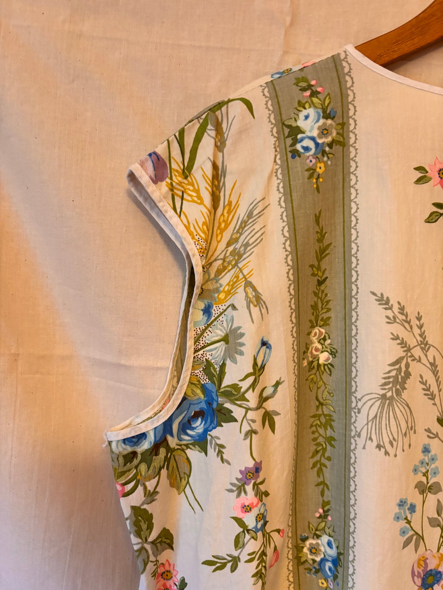 Vintage Floral Apron Top Cottagecore Meadow Print