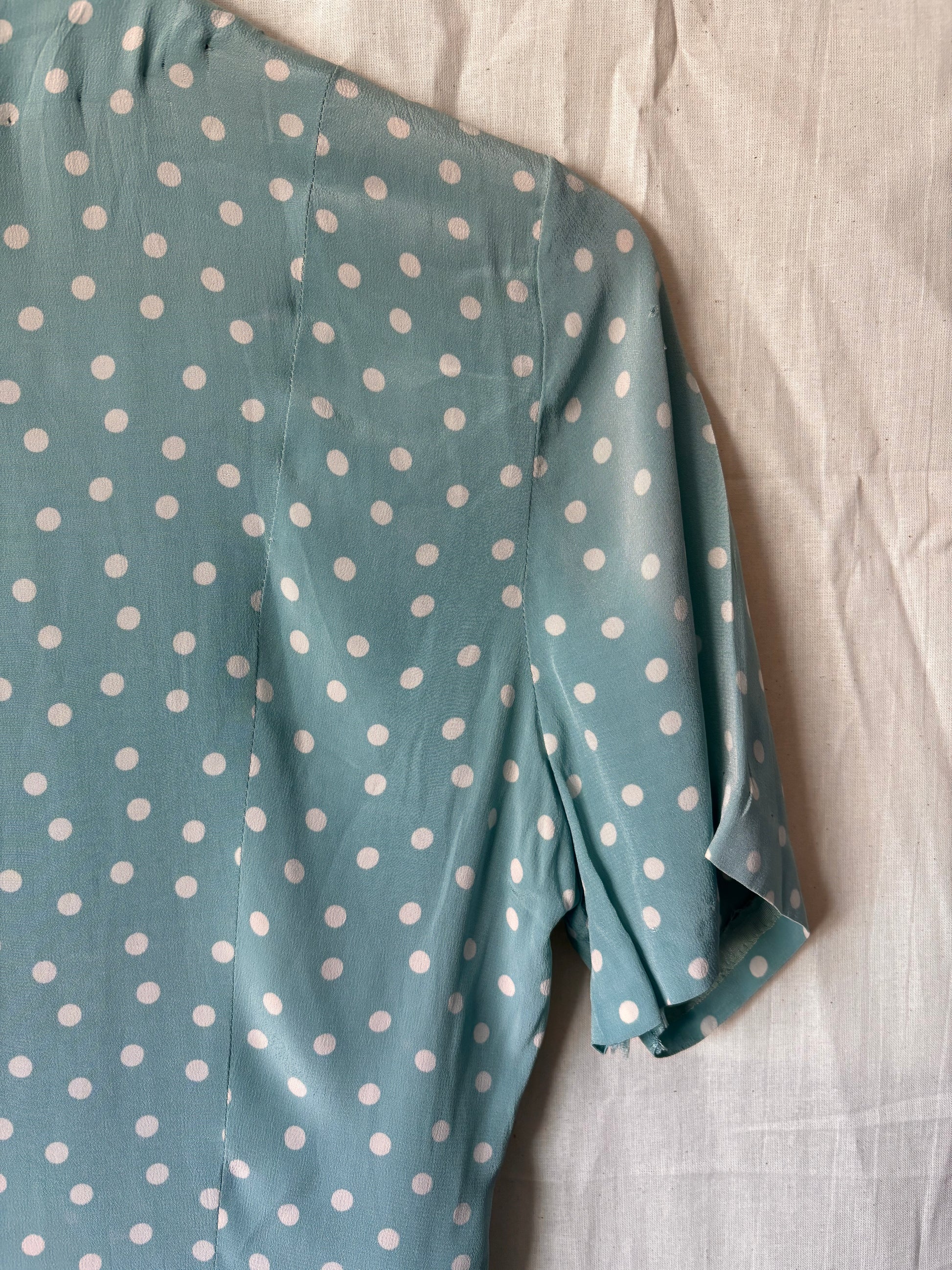 shoulder and sleeve detail of 1940s blouse