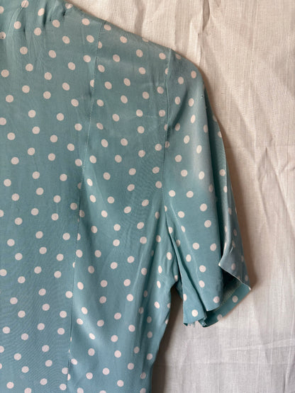 shoulder and sleeve detail of 1940s blouse