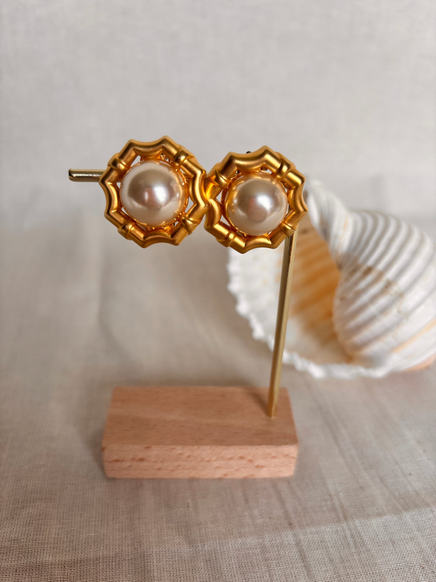 Vintage Pearl Clip-On Earrings - I'd Wear That