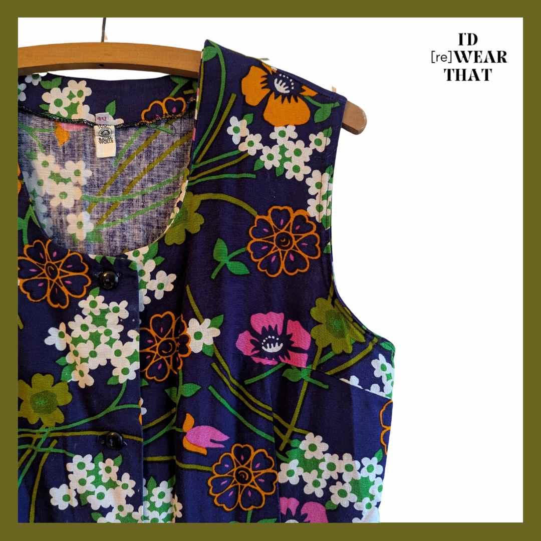 Close up of neckline and sleeves of Floral 70s Vintage Sleeveless Dress